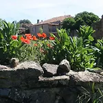 Casa De L Barrio *